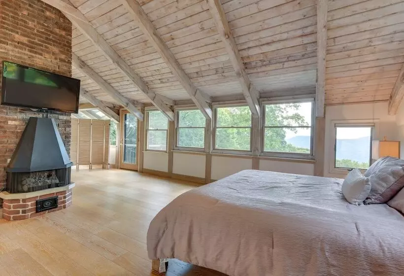 Luxe Blue Ridge Mountain Retreat W/ Sauna + Creek!