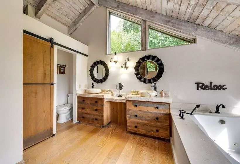 Luxe Blue Ridge Mountain Retreat W/ Sauna + Creek!