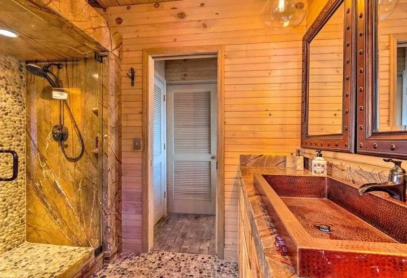 Luxe Blue Ridge Mountain Retreat W/ Sauna + Creek!