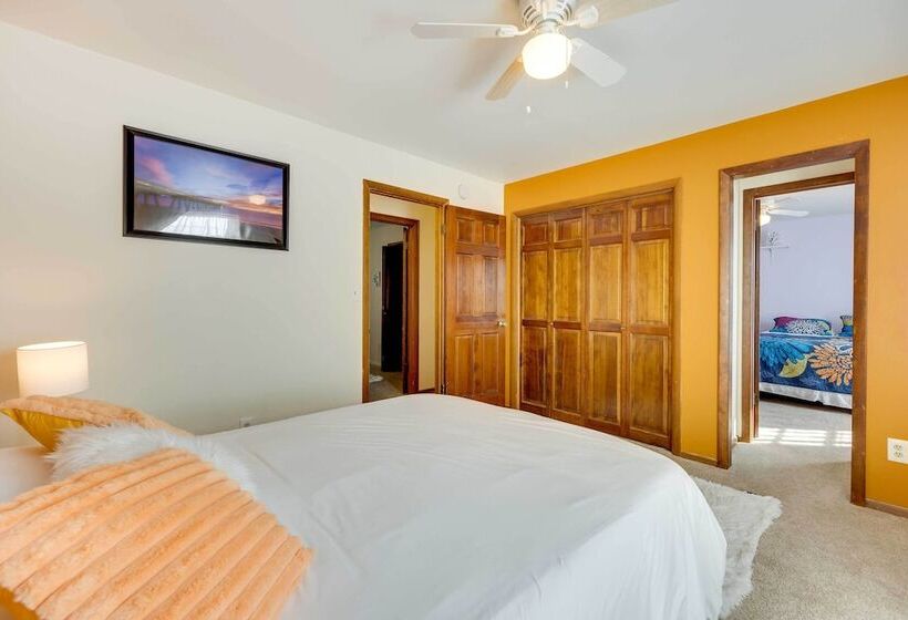 Monument House   Breweries, Hiking & Museums!