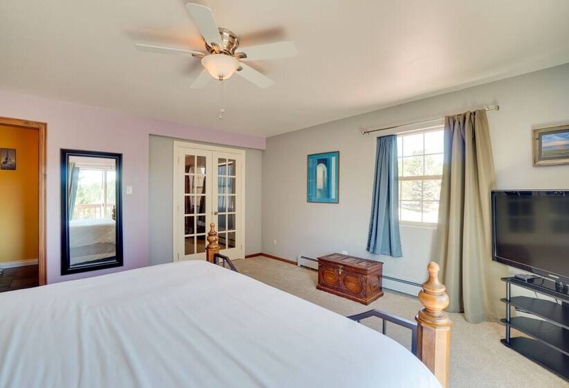 Monument House   Breweries, Hiking & Museums!