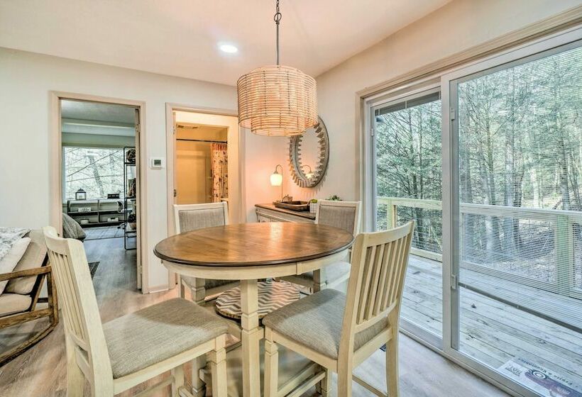 Peaceful Jamestown Retreat W/ Sauna!