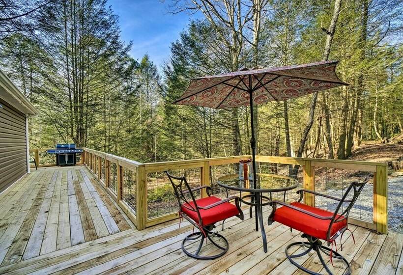 Peaceful Jamestown Retreat W/ Sauna!