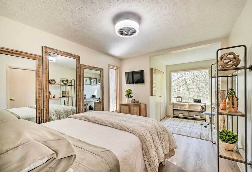 Peaceful Jamestown Retreat W/ Sauna!