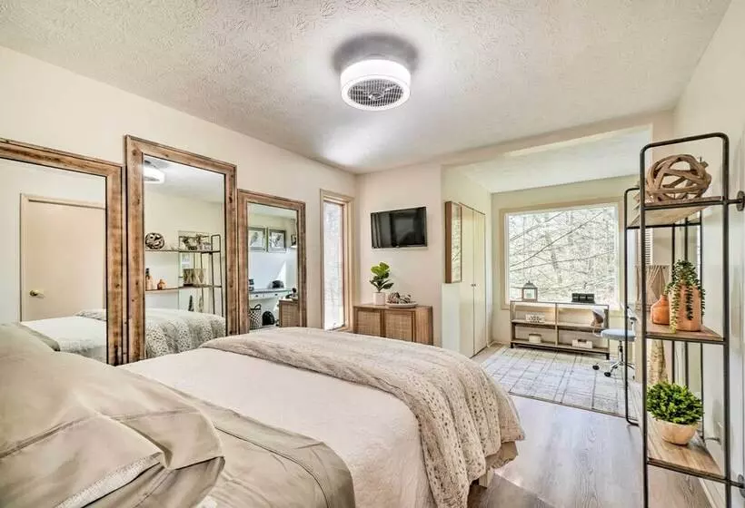 Peaceful Jamestown Retreat W/ Sauna!