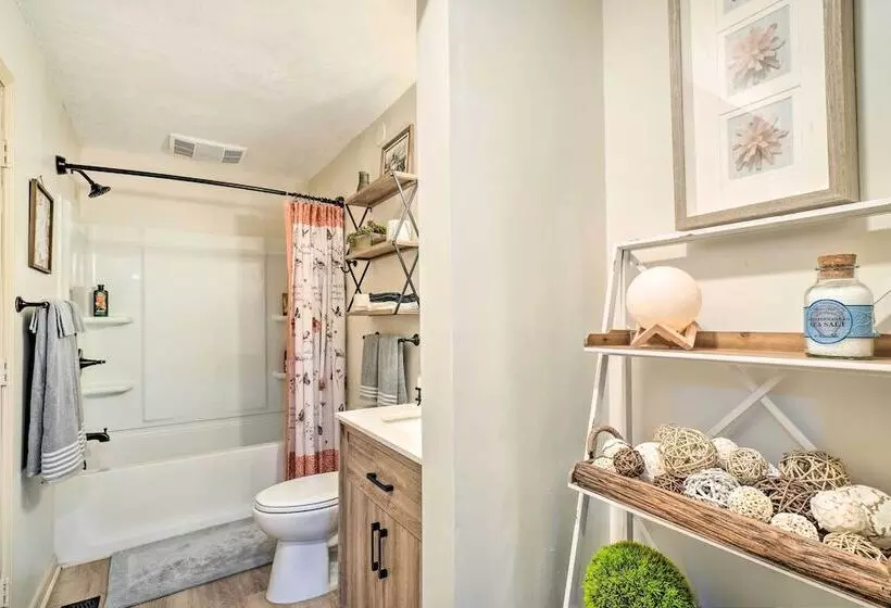 Peaceful Jamestown Retreat W/ Sauna!