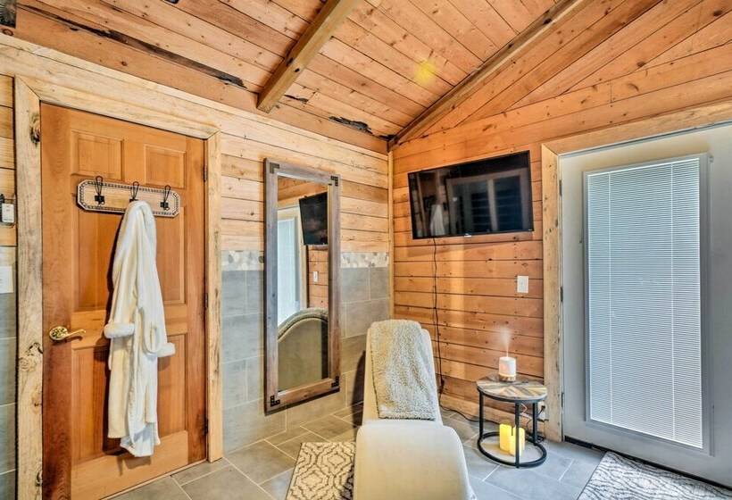 Peaceful Jamestown Retreat W/ Sauna!