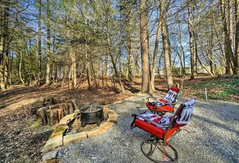 Peaceful Jamestown Retreat W/ Sauna!