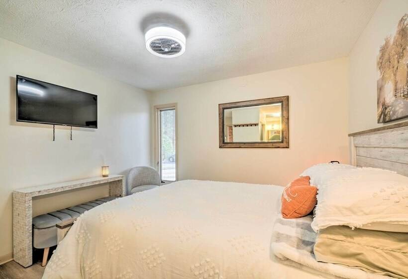 Peaceful Jamestown Retreat W/ Sauna!