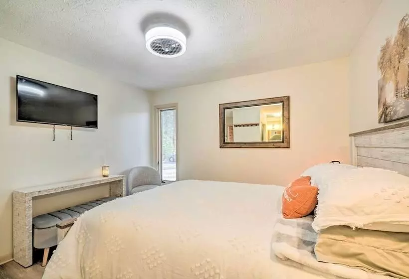 Peaceful Jamestown Retreat W/ Sauna!