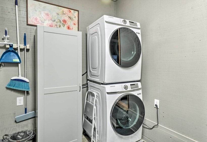 Peaceful Jamestown Retreat W/ Sauna!