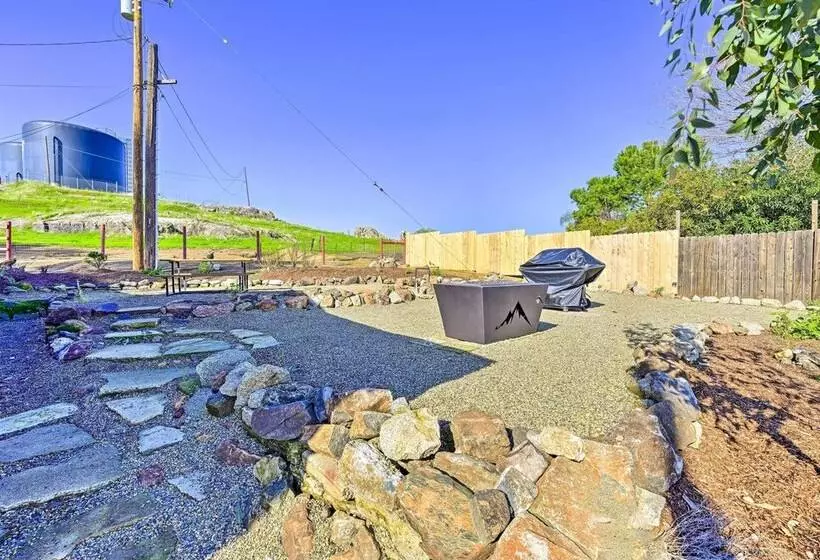 Peaceful Ranch Home W/ Sierra Nevada Views