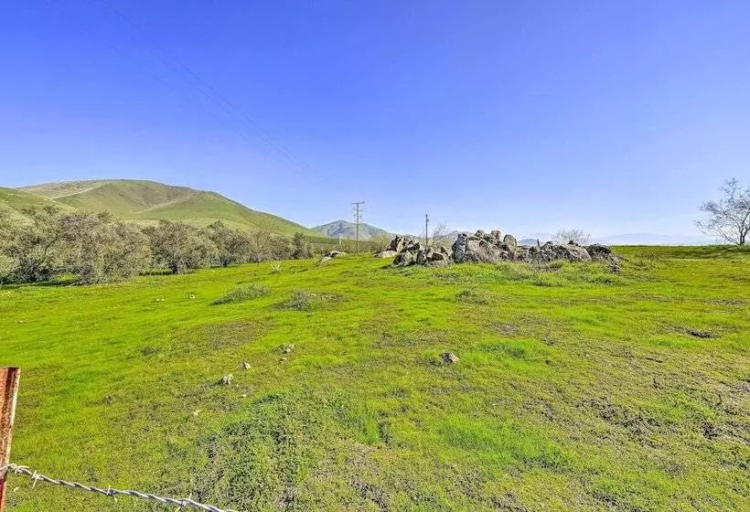 Peaceful Ranch Home W/ Sierra Nevada Views