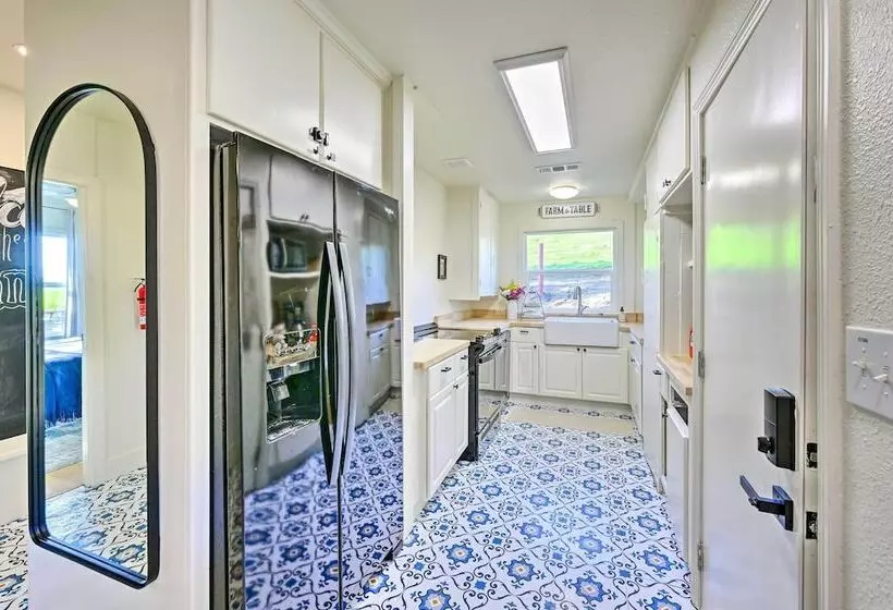 Peaceful Ranch Home W/ Sierra Nevada Views