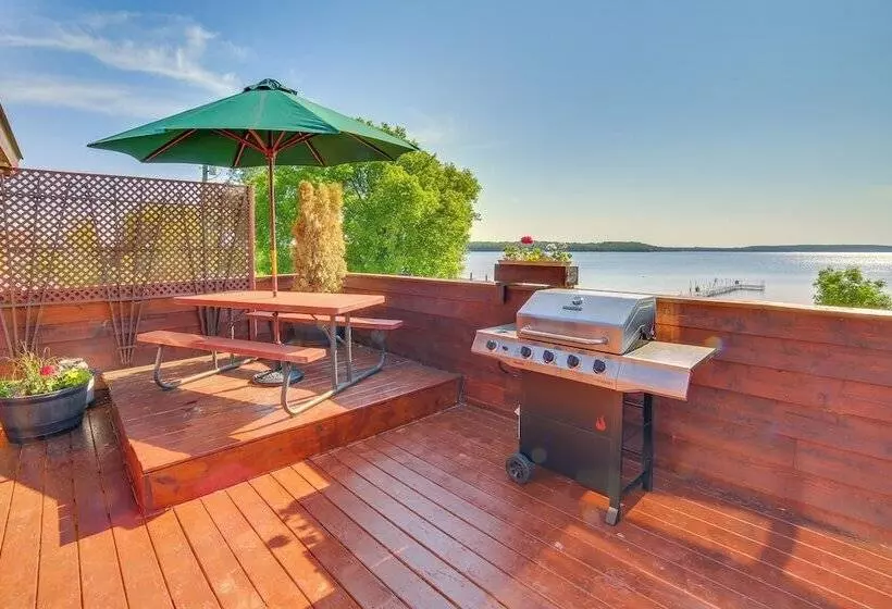 Prairie Style Home On Garden Bay W/ Deck + Hot Tub