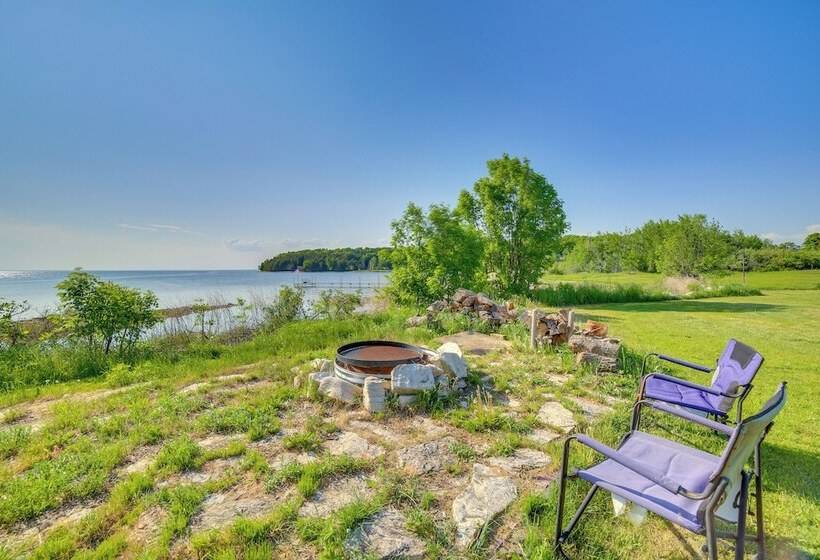 Prairie Style Home On Garden Bay W/ Deck + Hot Tub