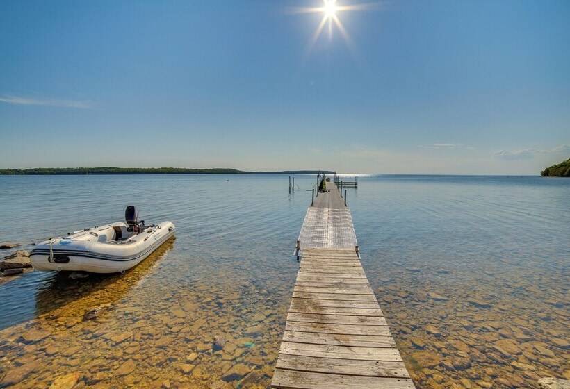 Prairie Style Home On Garden Bay W/ Deck + Hot Tub
