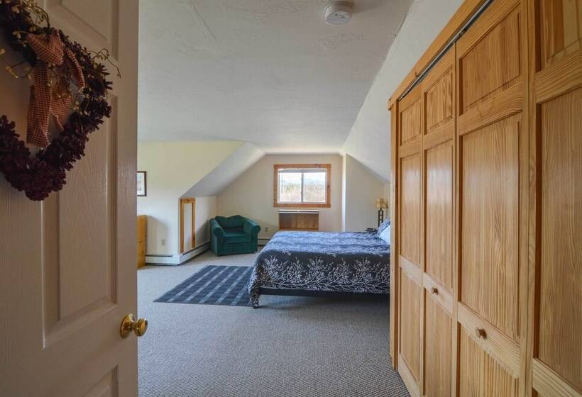 Quiet Family Getaway: Bethel Home W/ River Access!