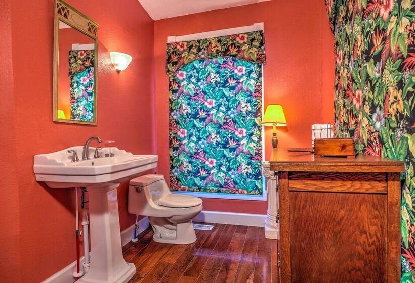 Russellville House W/ Garden   Walk To Main Street