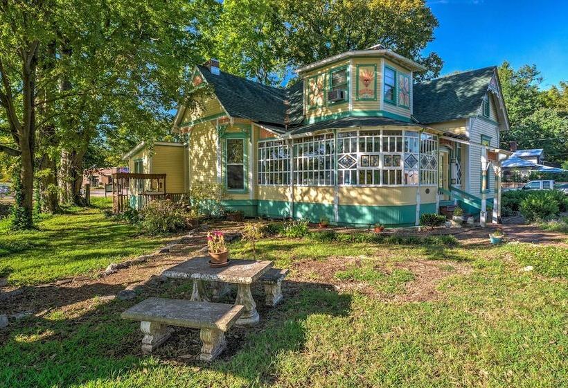 Russellville House W/ Garden   Walk To Main Street