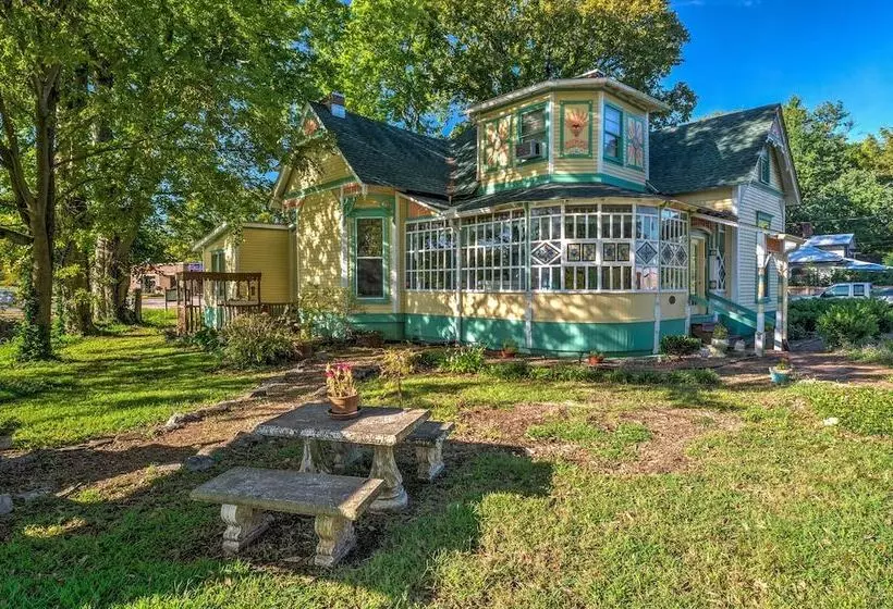 Russellville House W/ Garden   Walk To Main Street