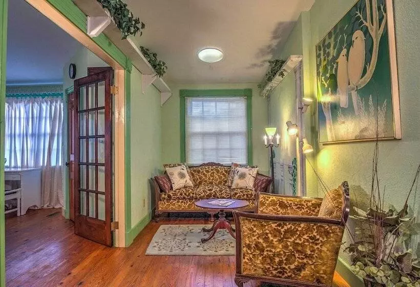 Russellville House W/ Garden   Walk To Main Street