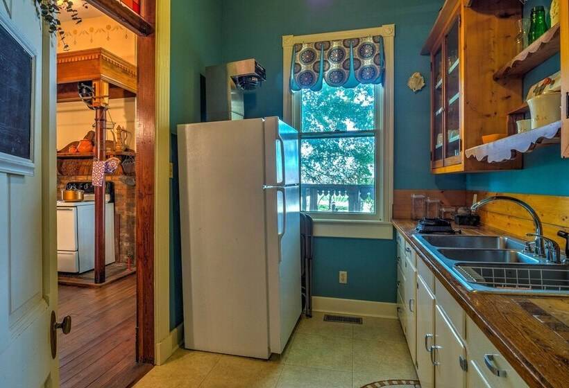 Russellville House W/ Garden   Walk To Main Street