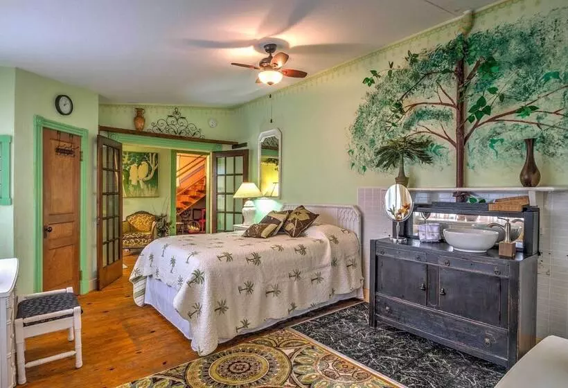 Russellville House W/ Garden   Walk To Main Street