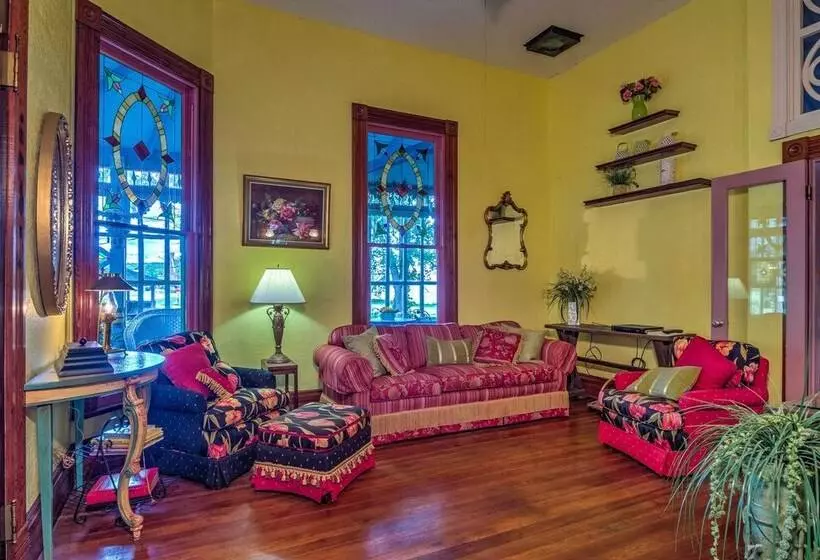 Russellville House W/ Garden   Walk To Main Street