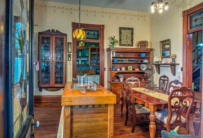 Russellville House W/ Garden   Walk To Main Street