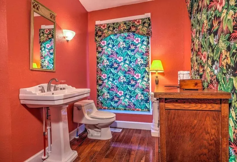 Russellville House W/ Garden   Walk To Main Street