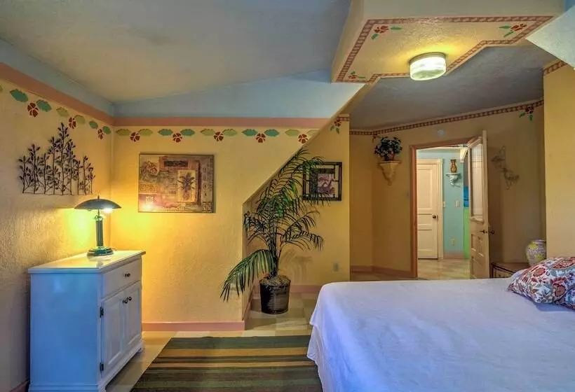 Russellville House W/ Garden   Walk To Main Street