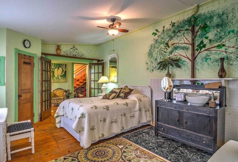 Russellville House W/ Garden   Walk To Main Street