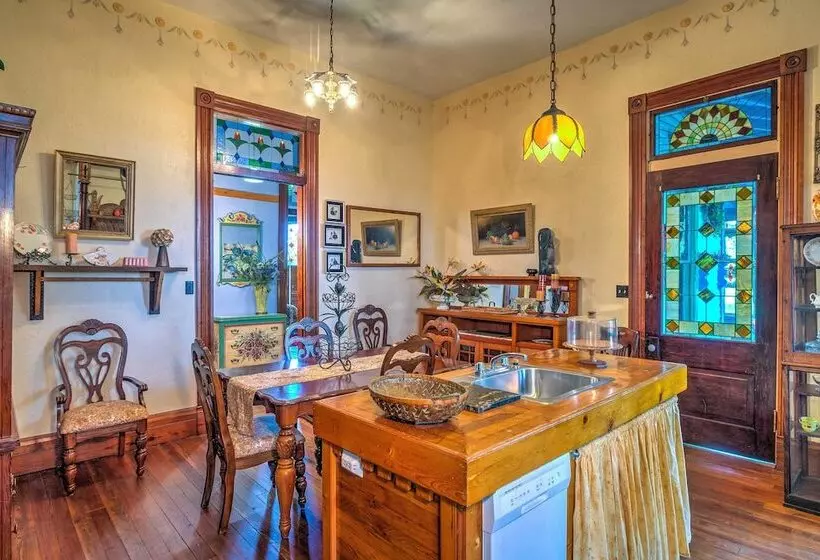 Russellville House W/ Garden   Walk To Main Street