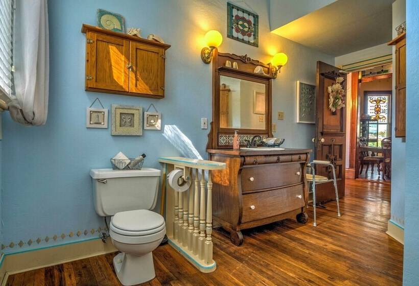 Russellville House W/ Garden   Walk To Main Street