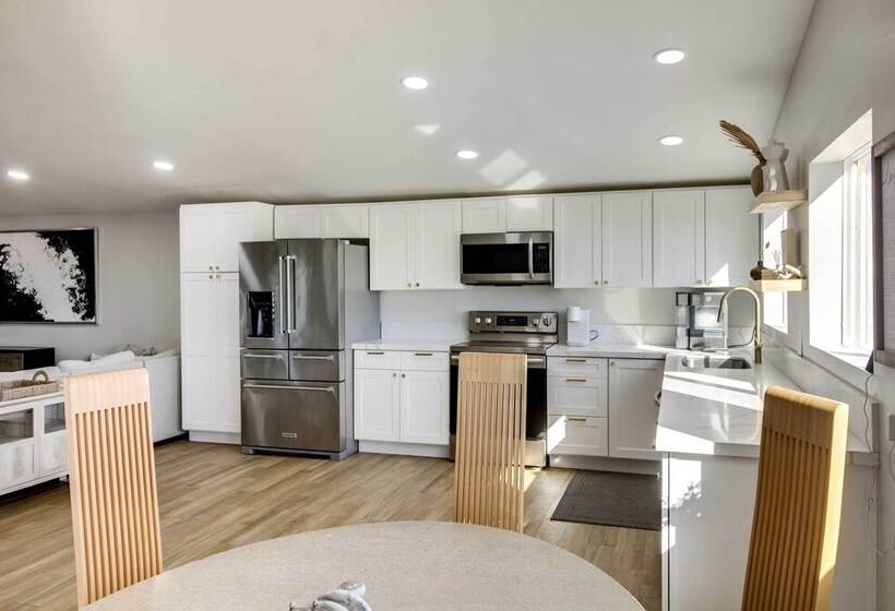 Spacious Tucson Retreat W/ Deck, Patio + Yard