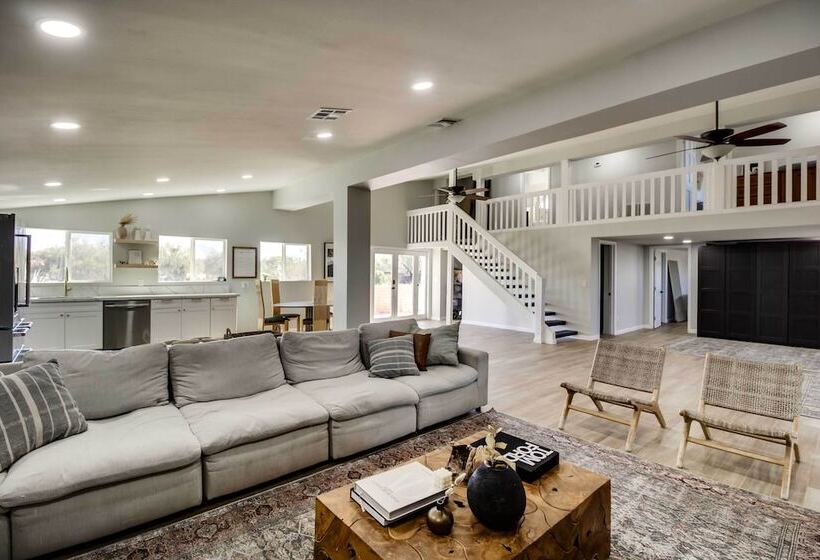 Spacious Tucson Retreat W/ Deck, Patio + Yard