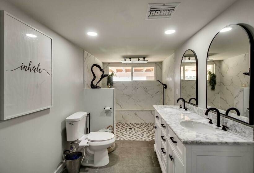 Spacious Tucson Retreat W/ Deck, Patio + Yard