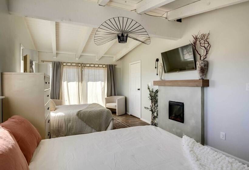 Spacious Tucson Retreat W/ Deck, Patio + Yard