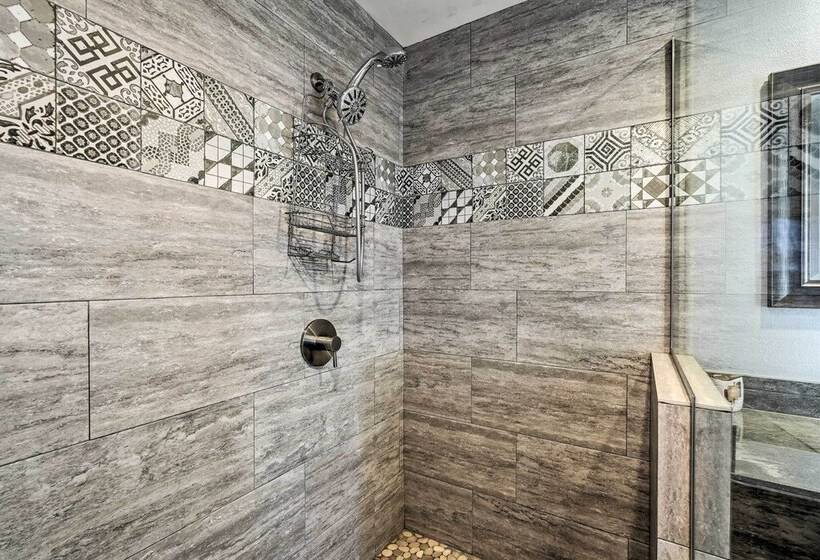 Sunny Lake Havasu City Abode W/ Pool & Grill!