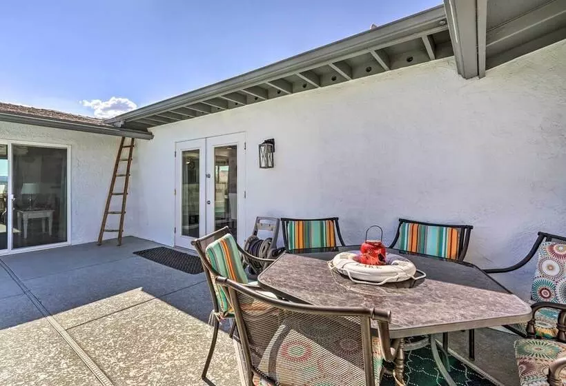 Sunny Lake Havasu City Abode W/ Pool & Grill!
