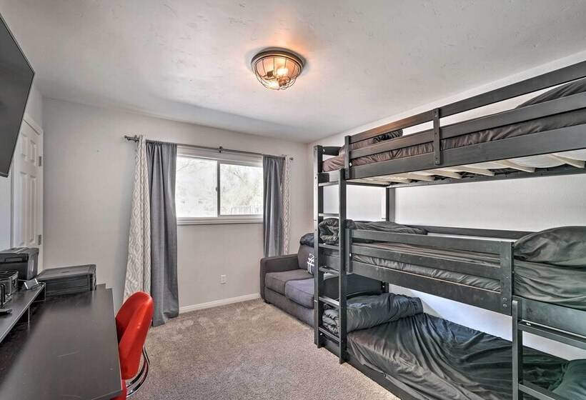 Sunny Lake Havasu City Abode W/ Pool & Grill!