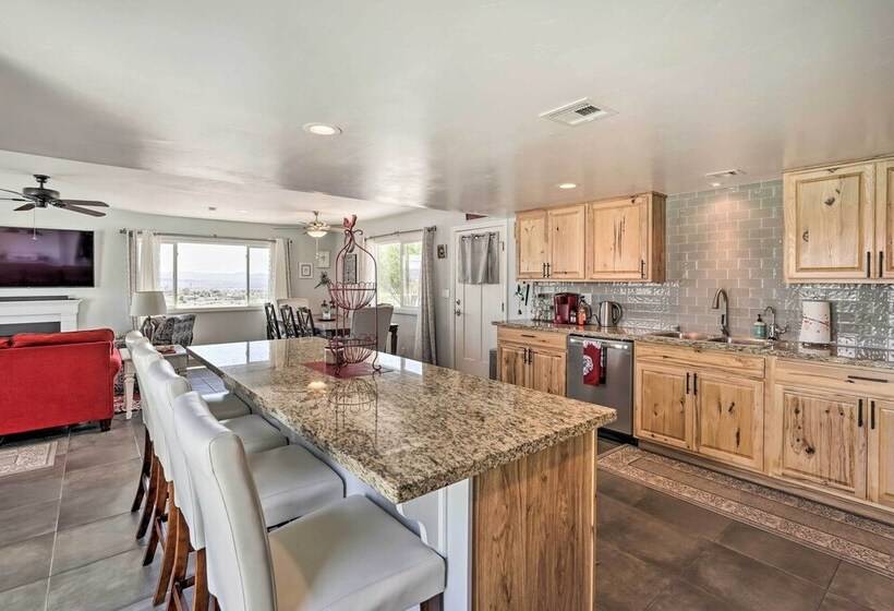 Sunny Lake Havasu City Abode W/ Pool & Grill!