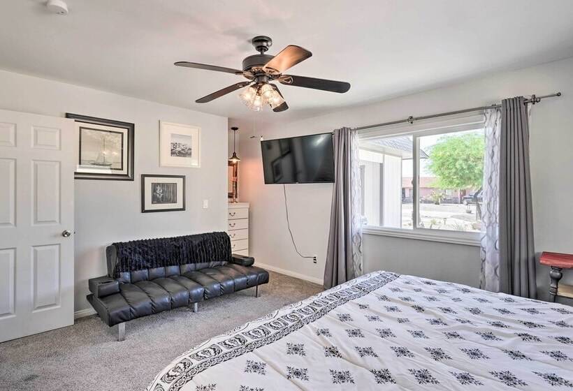 Sunny Lake Havasu City Abode W/ Pool & Grill!