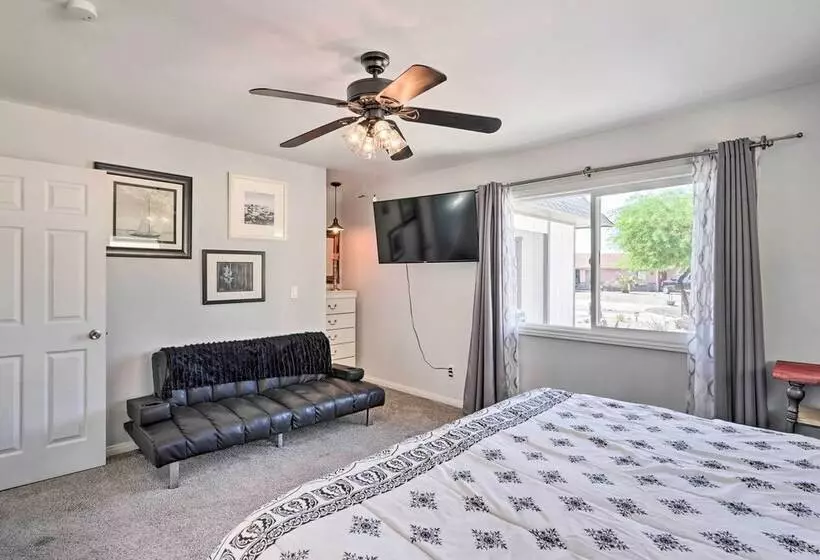 Sunny Lake Havasu City Abode W/ Pool & Grill!