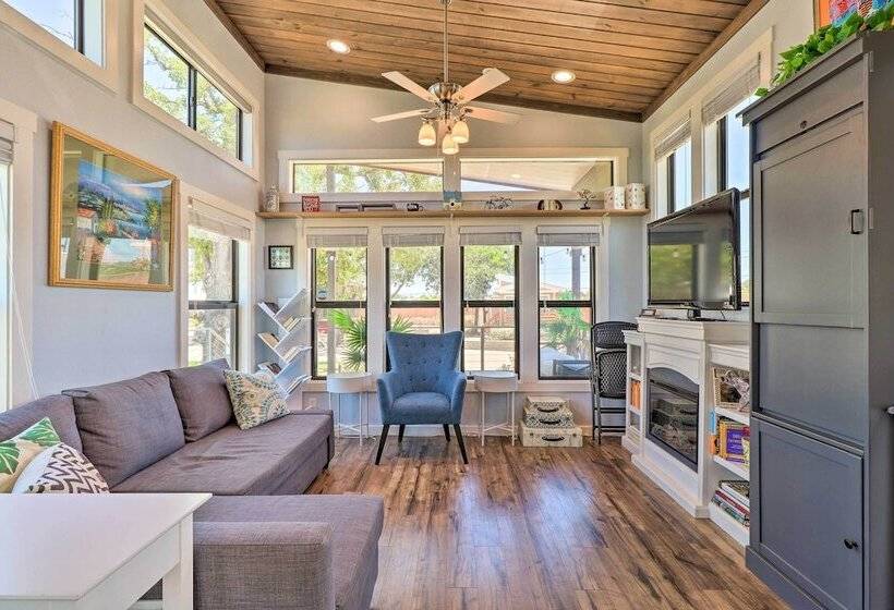 Upscale Tiny Home   Boho Chic Austin Getaway!