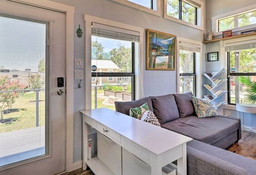 Upscale Tiny Home   Boho Chic Austin Getaway!
