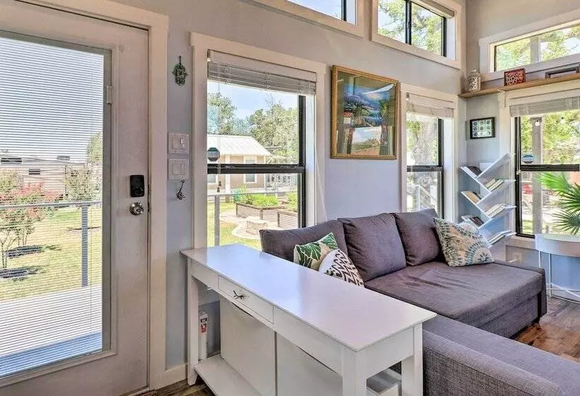 Upscale Tiny Home   Boho Chic Austin Getaway!