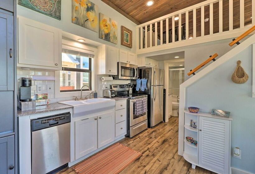 Upscale Tiny Home   Boho Chic Austin Getaway!