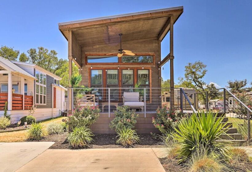 Upscale Tiny Home   Boho Chic Austin Getaway!